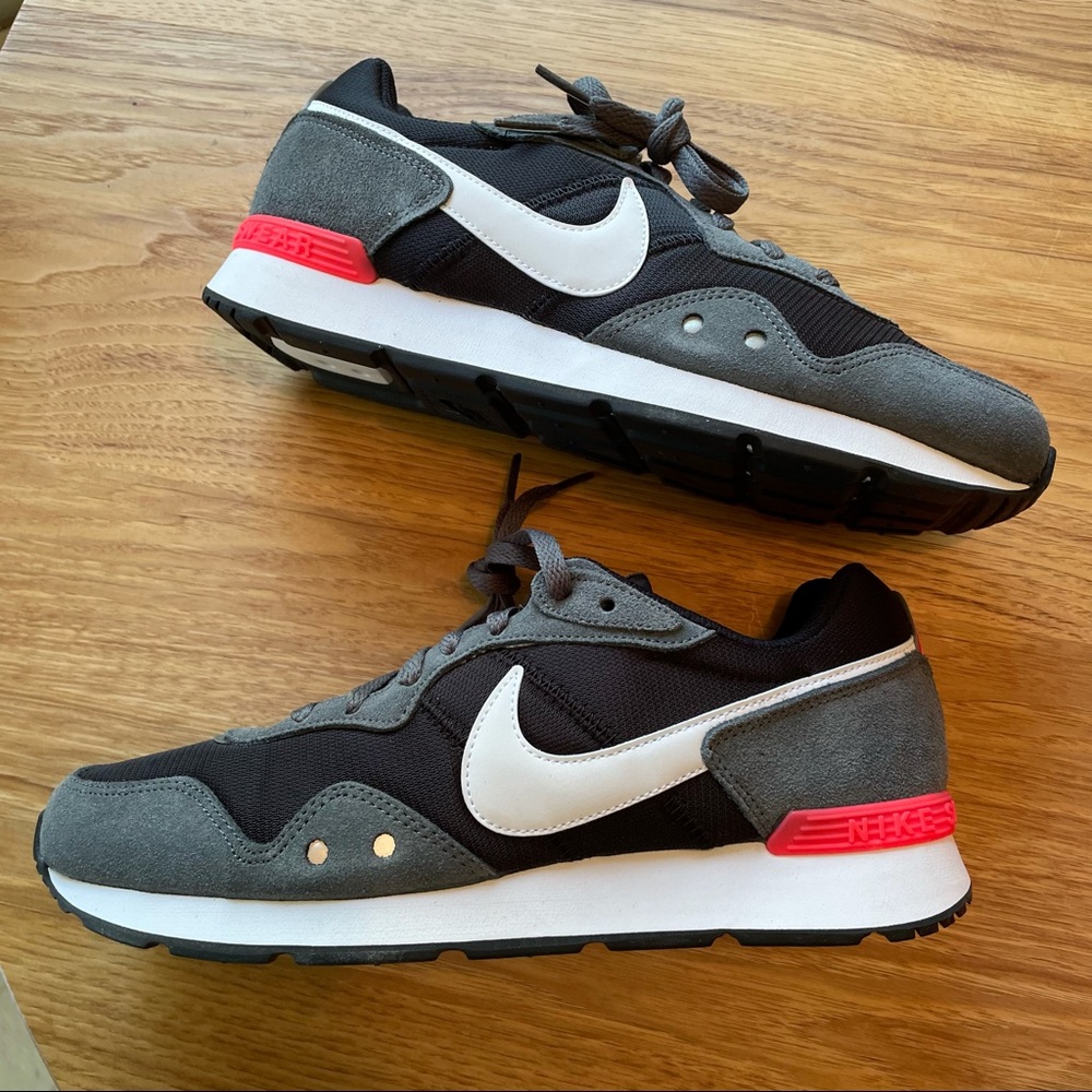 Nike Venture Runner Sneakers 9
